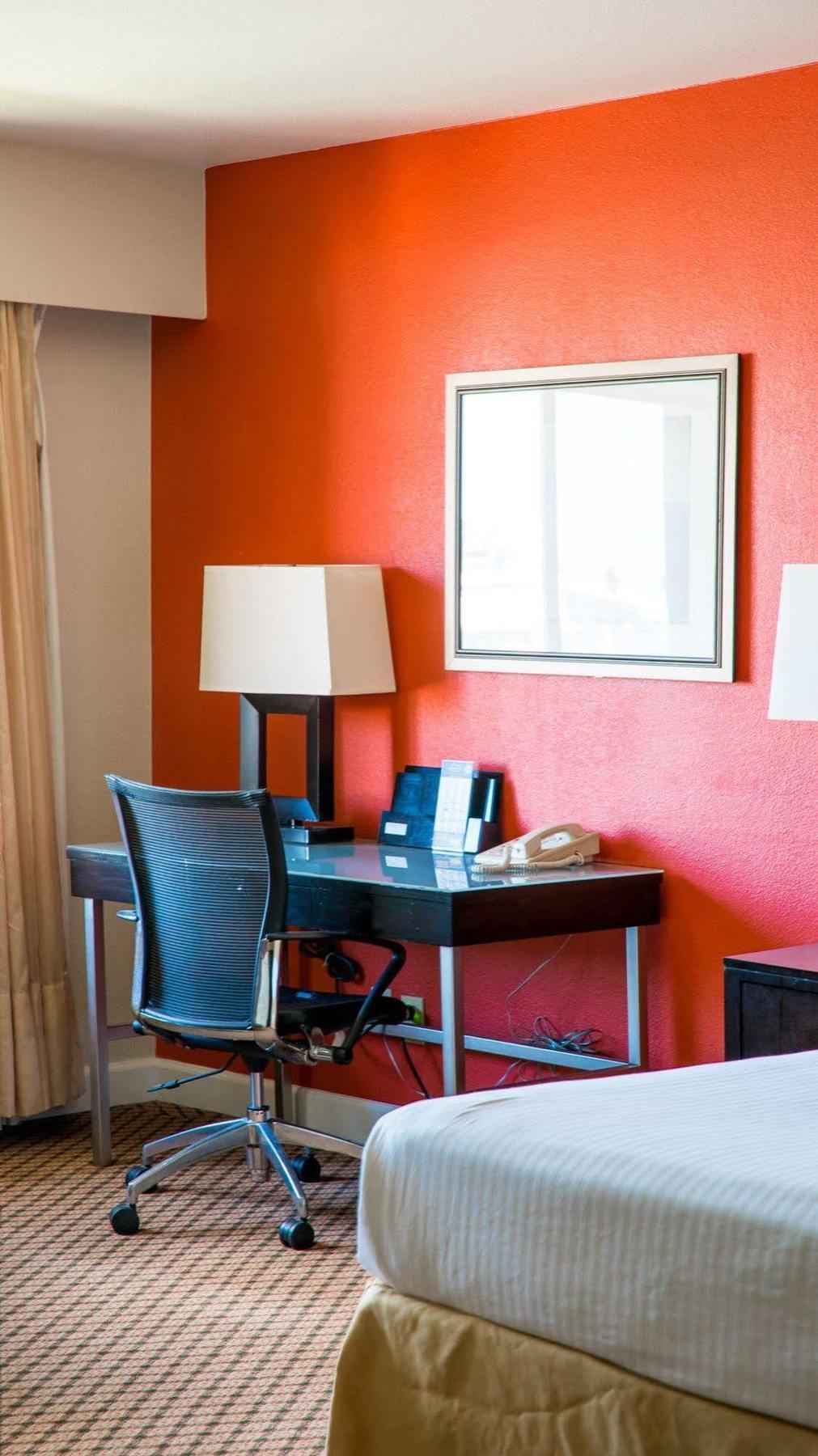 Hotel 6 - Hills, Ca