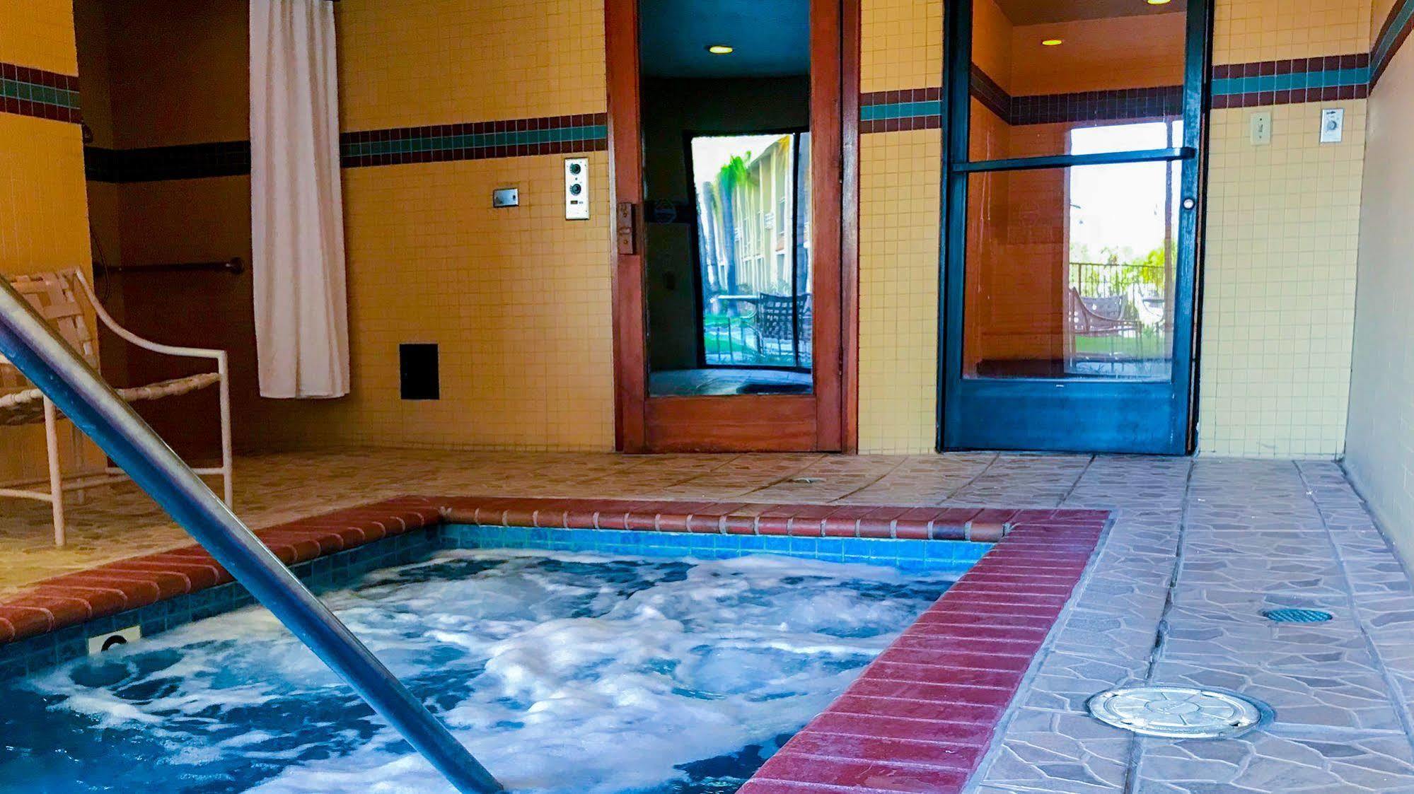 Hotel 6 - Hills, Ca