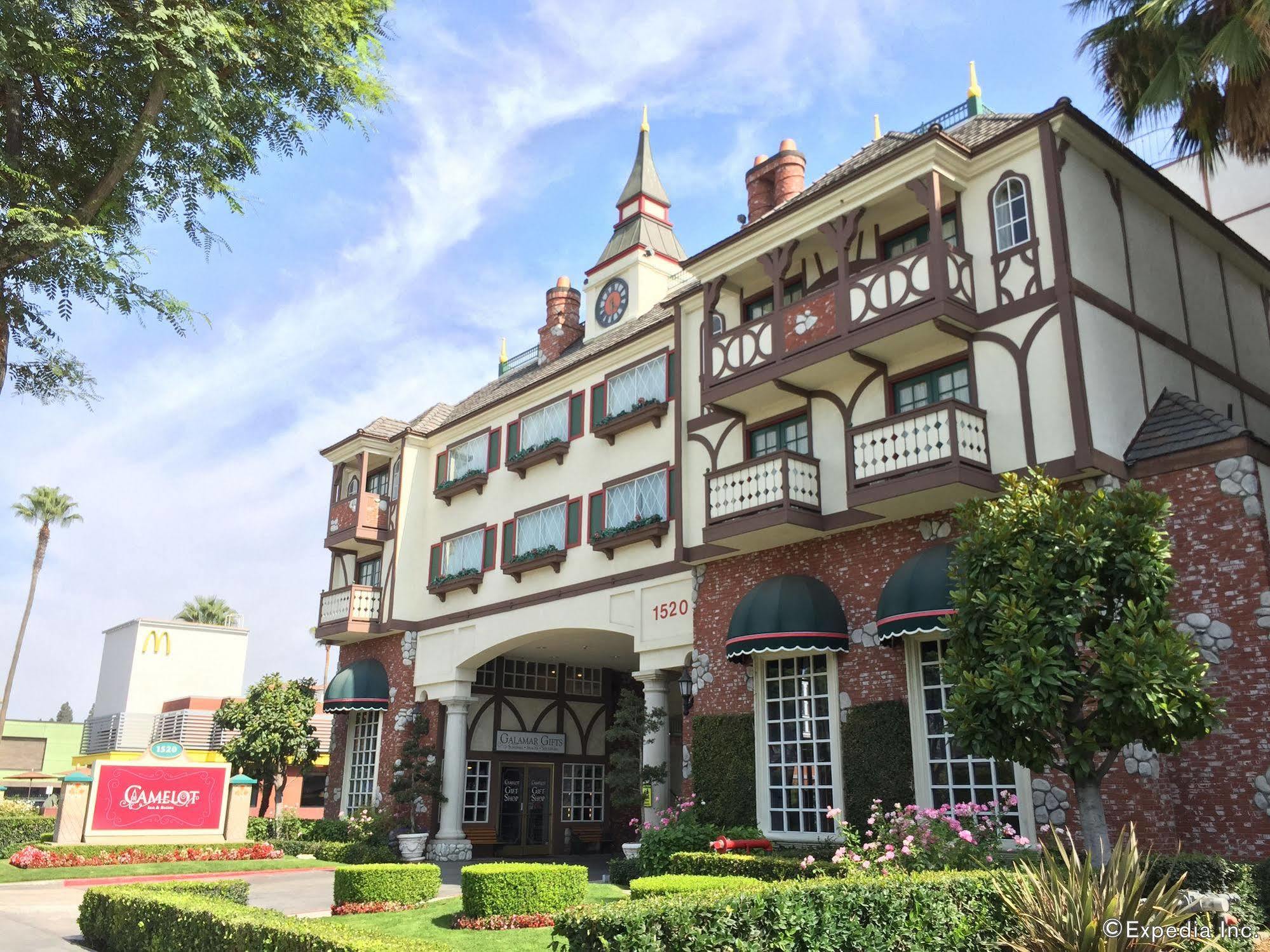 Camelot & Hotel 3*