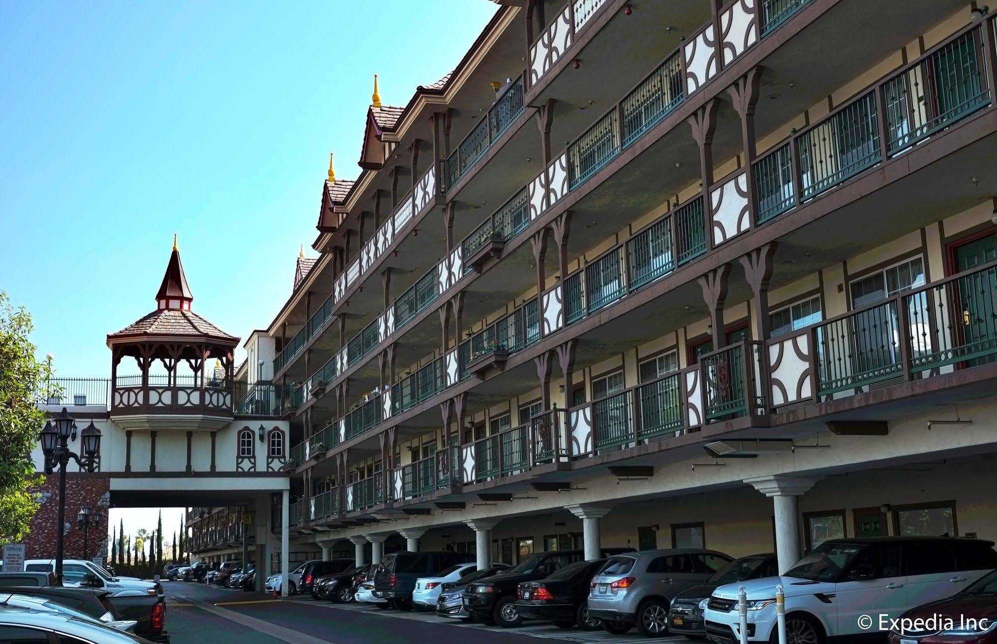 Hotel Camelot &