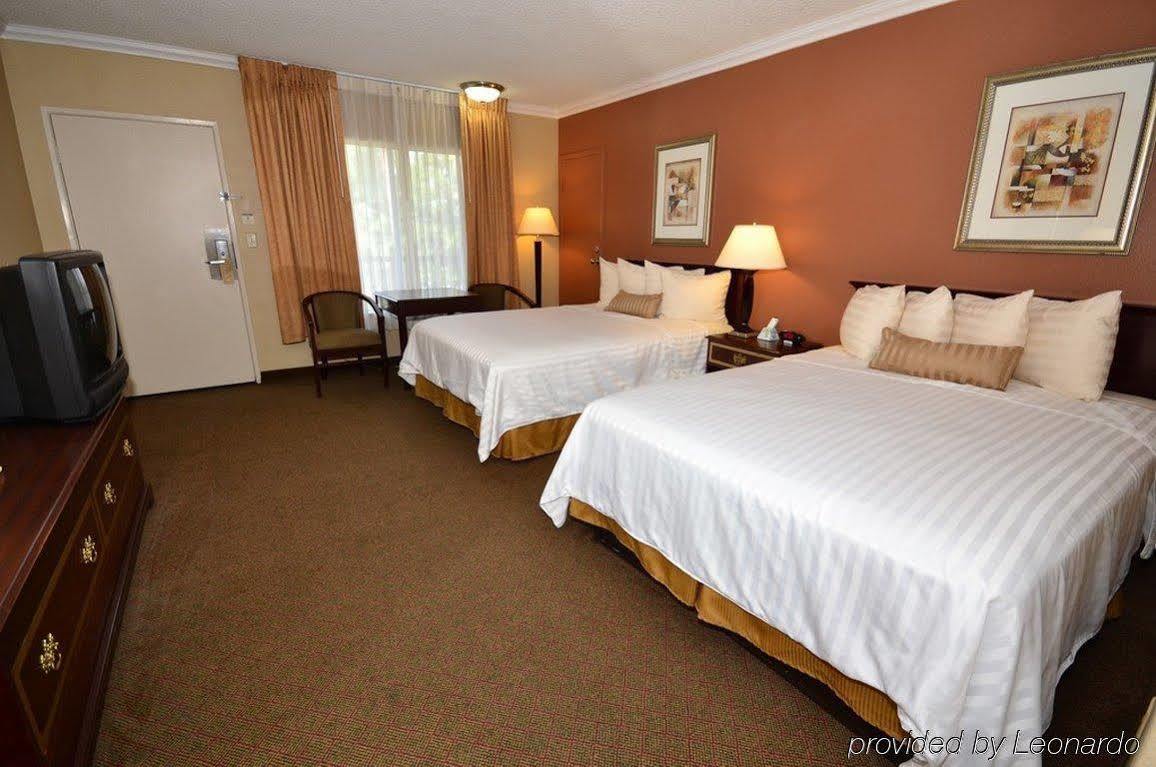Hotel Western Courtesy - At The Park 3*