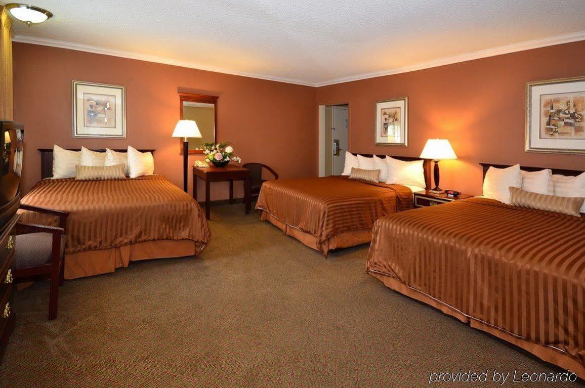 Western Courtesy - At The Park Hotel 3*