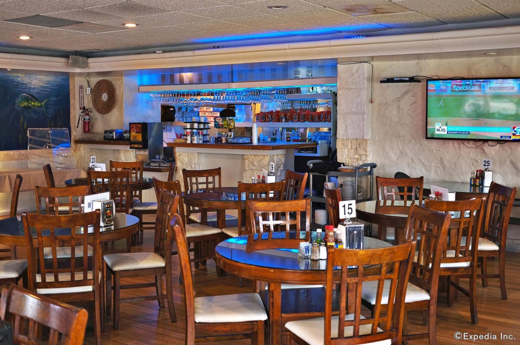 Pepper Tree Boutique Kitchen - Hotel Anaheim