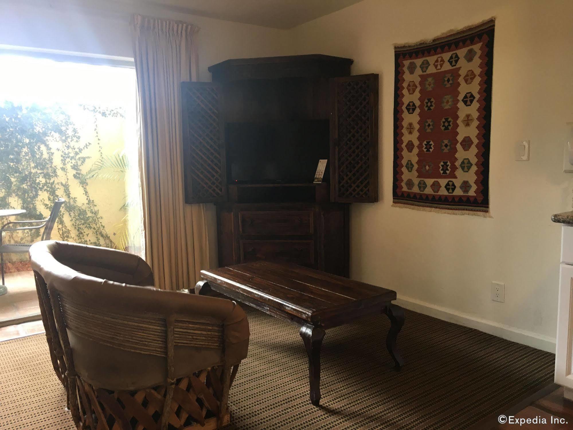 Pepper Tree Boutique Kitchen - 3*