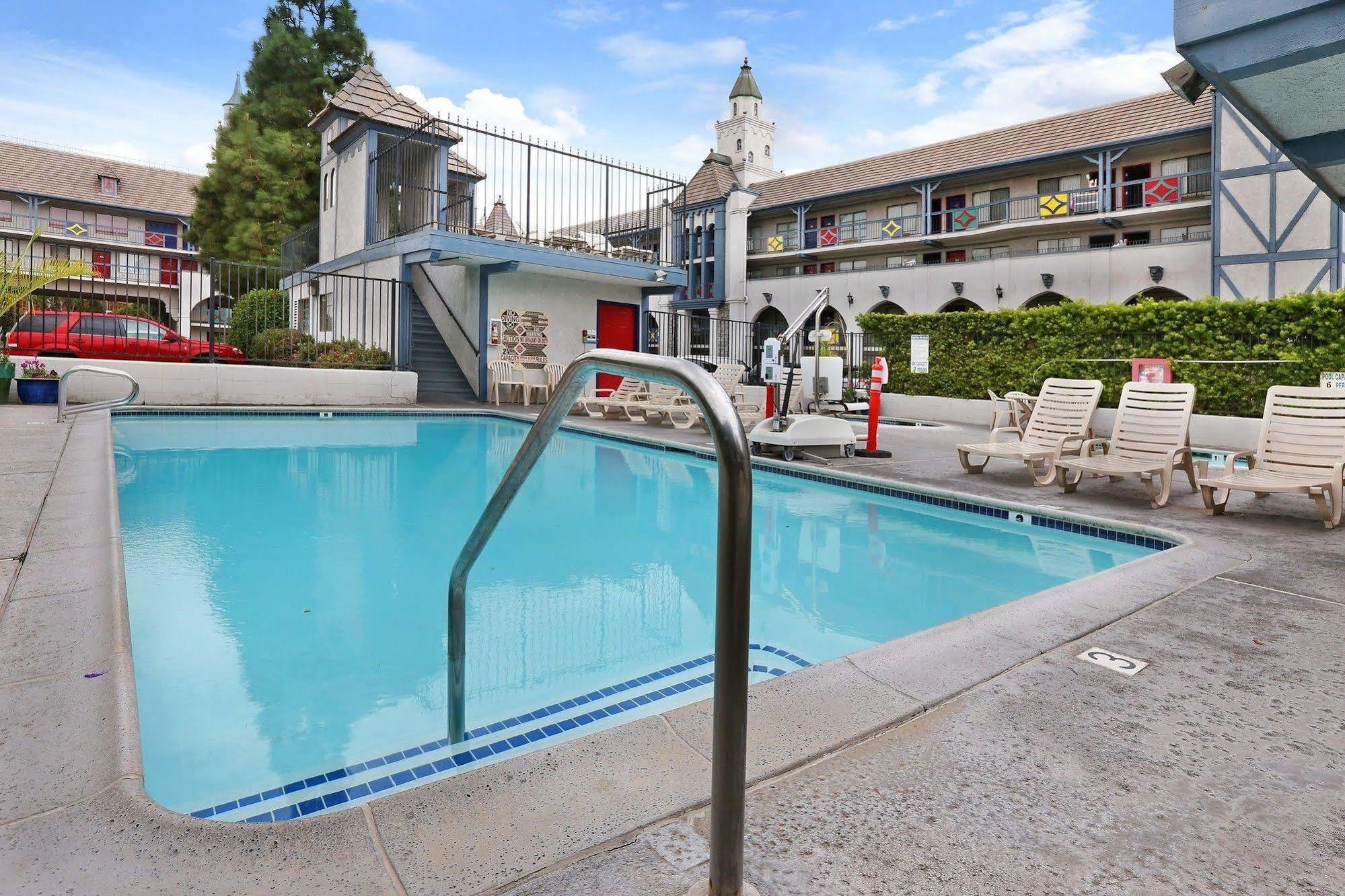 Castle And 3* Anaheim