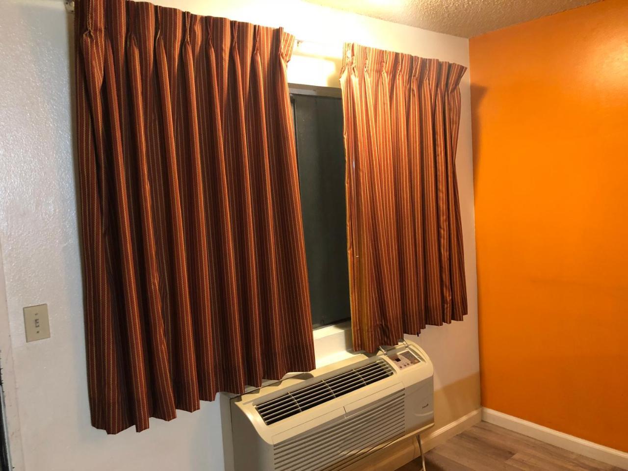 National Motel 2*