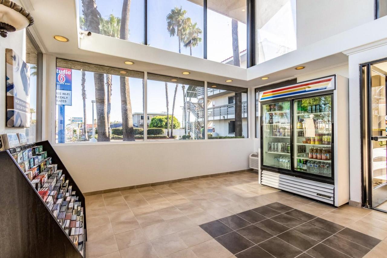 Hotel 6-anaheim, Ca 2*