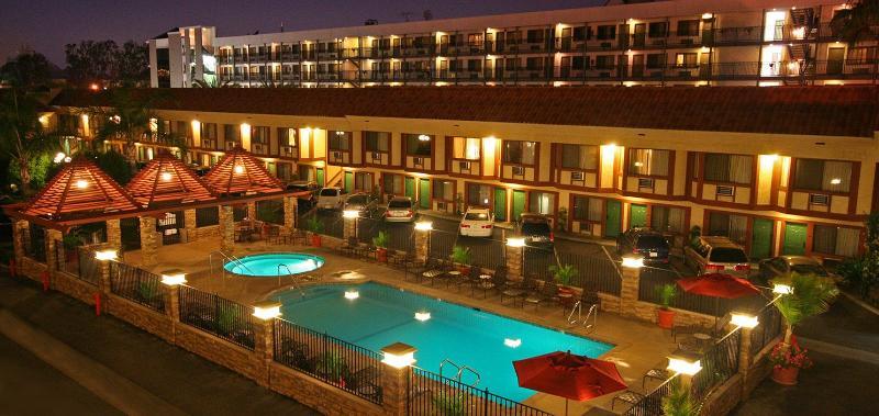 Tropicana & Hotel 3*