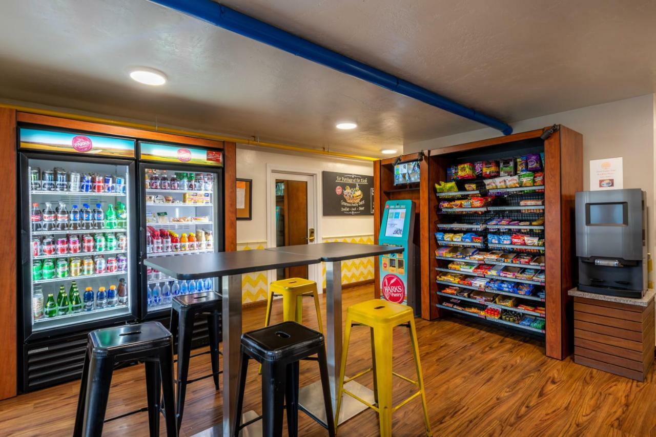 Pepper Tree Boutique Kitchen - 3* Anaheim