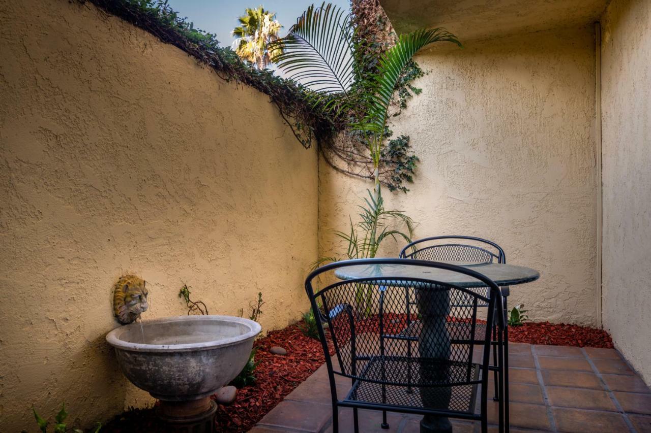 Pepper Tree Boutique Kitchen - Hotel Anaheim