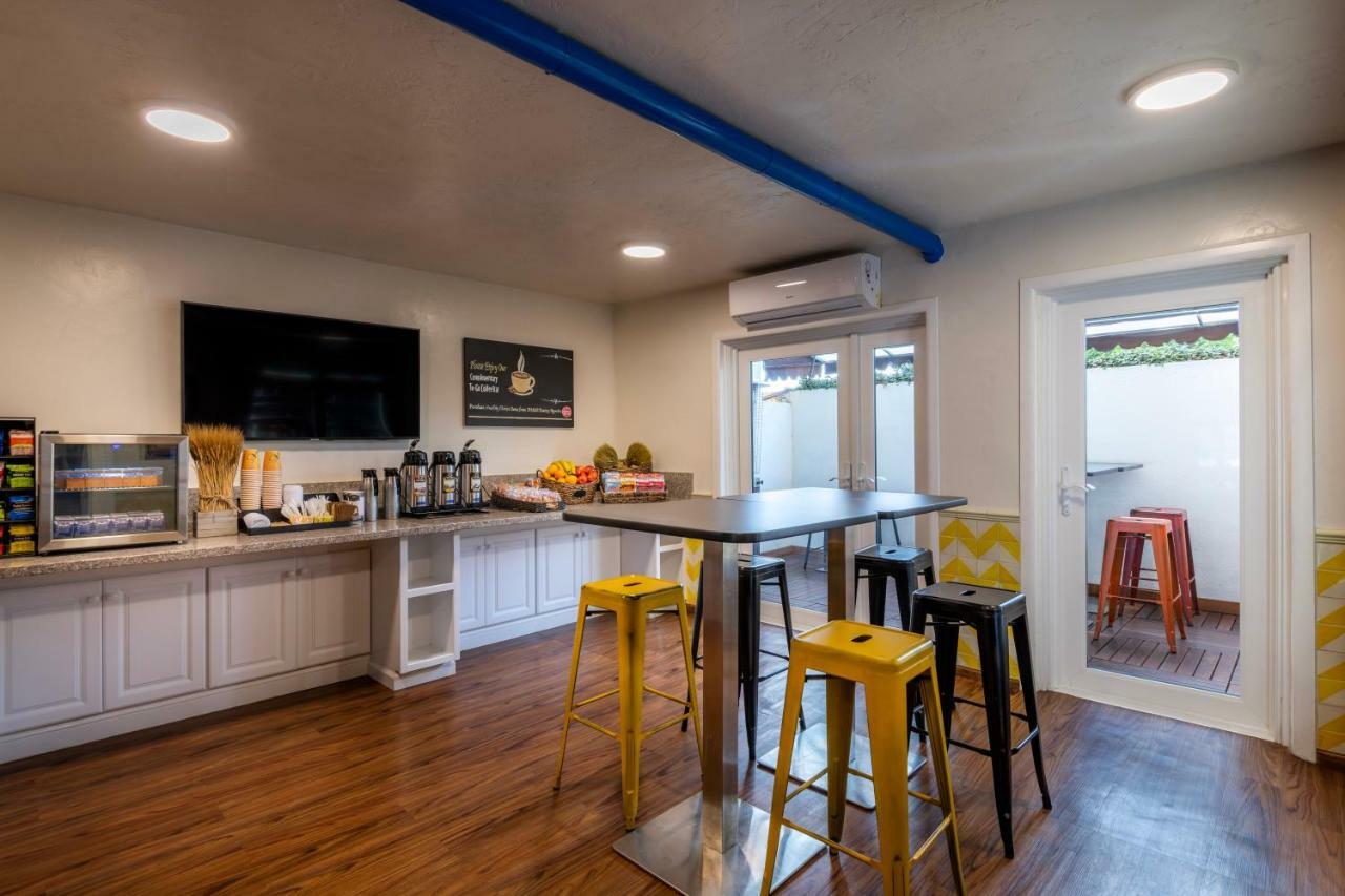 Pepper Tree Boutique Kitchen - Hotel Anaheim