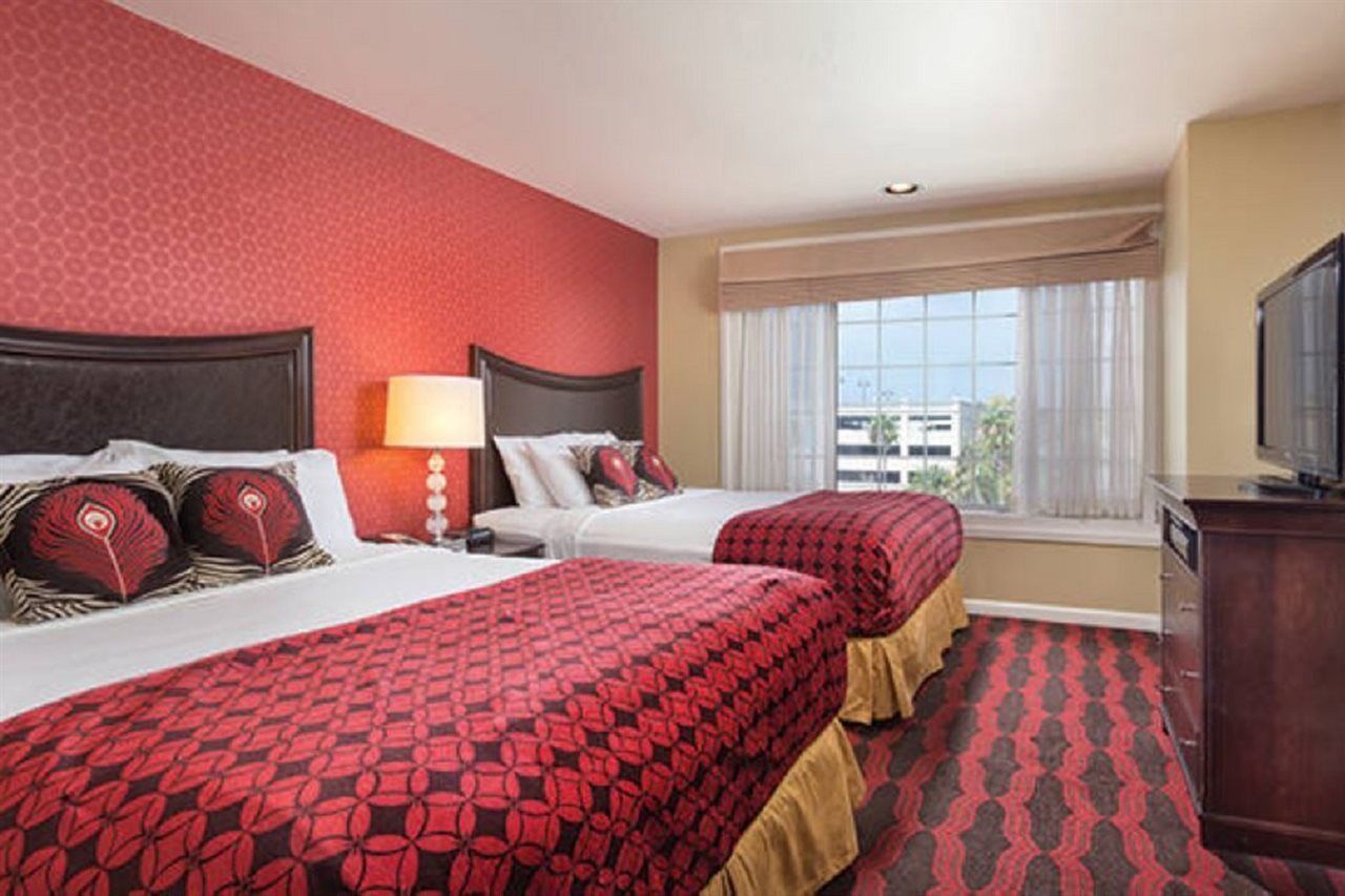 Peacock Resort 3*