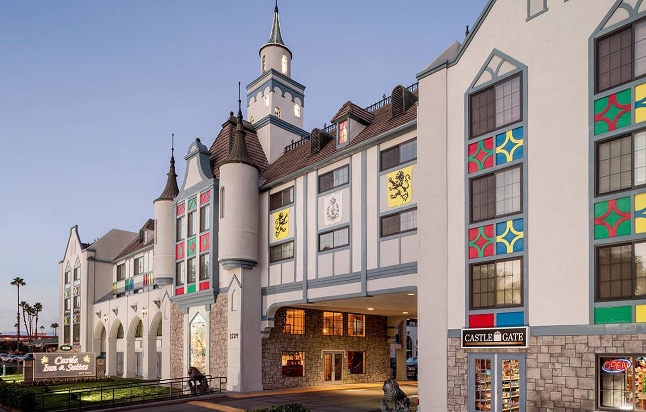 Castle And Hotel 3*