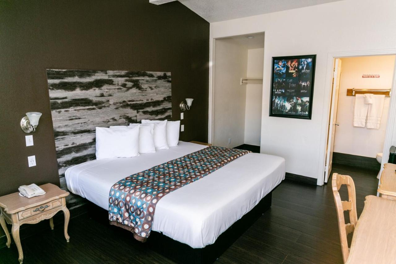 Motel Discovery And 2*